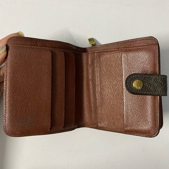 100% Authentic Louis Vuitton Bifold Compact Monogram Wallet - Picture 4 of 14